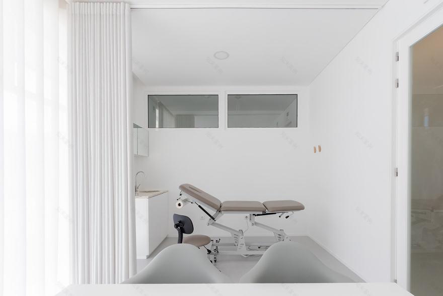 疗愈之境 · 巴西诊所的简约自然设计-20