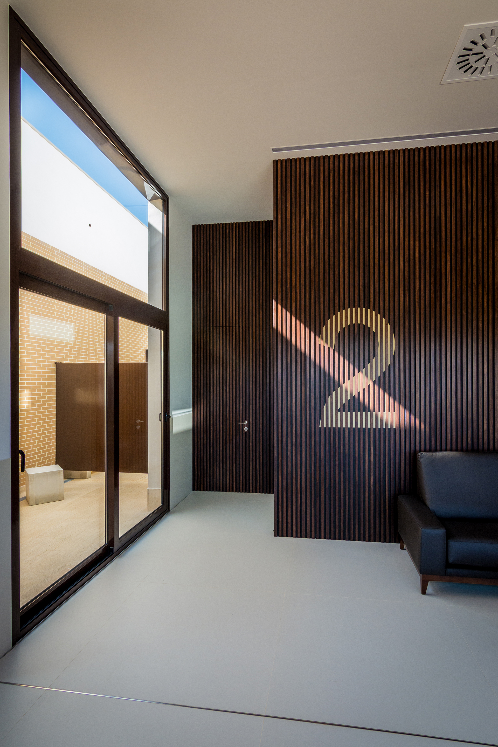 Monóvar Funeral Home | 融入自然的哀悼空间-10