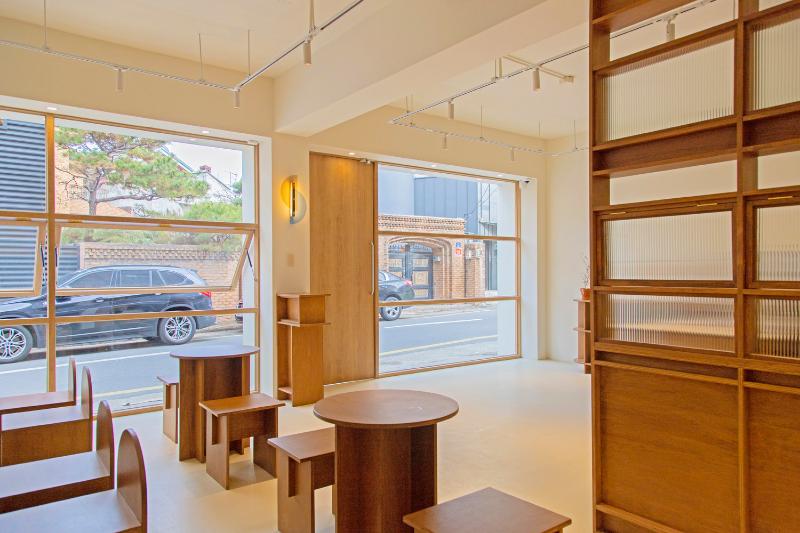 白色&木调  Instagram 风咖啡馆设计-3