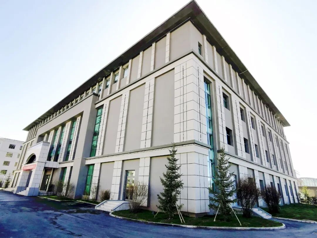 龚正率上海市代表团考察上海建工青海果洛海东中学项目-50