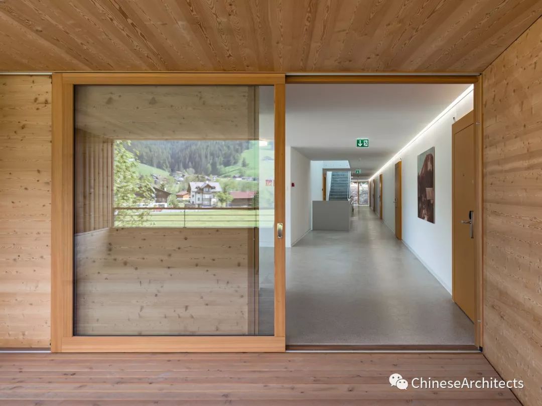 瑞士 Saanen 退休中心——和谐自然的现代山居设计-19