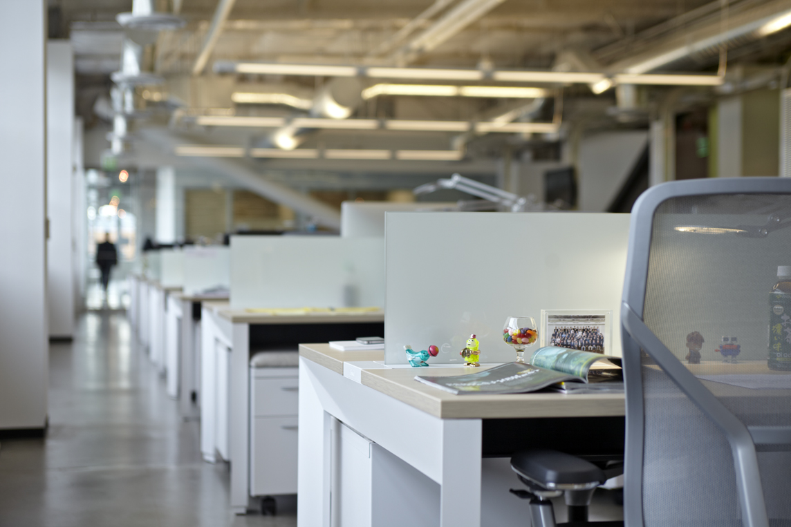 简约而富有雕塑感的日本游戏公司美国总部办公室设计-8