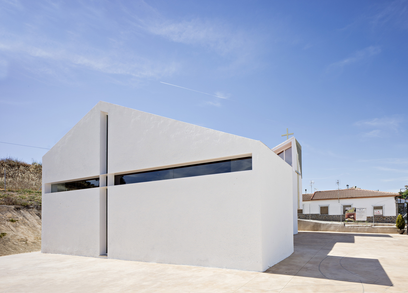 经济实用,融入历史与宗教的乡村教堂设计-32