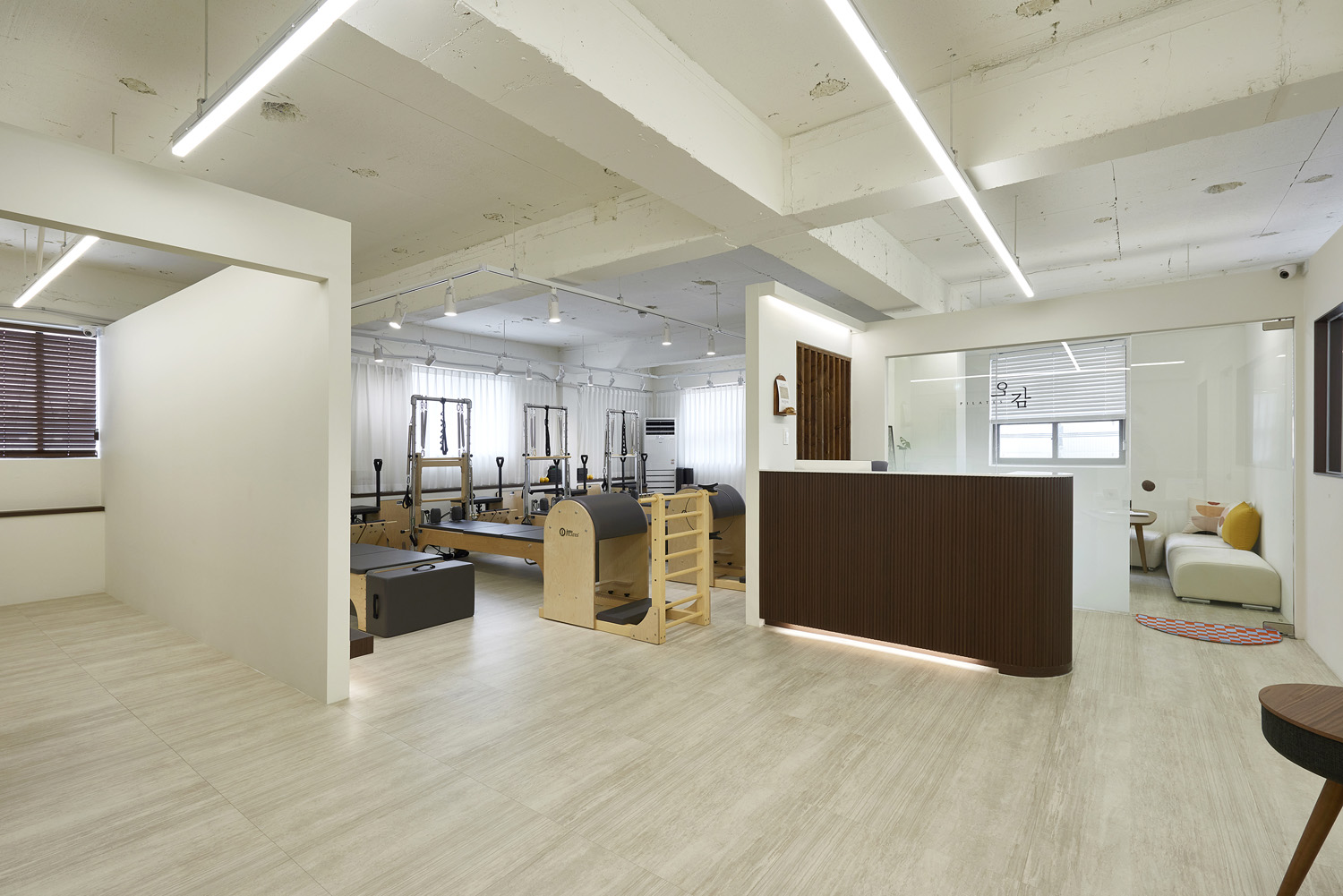 白色与木质 | 38 平米简约舒适的公寓设计-7