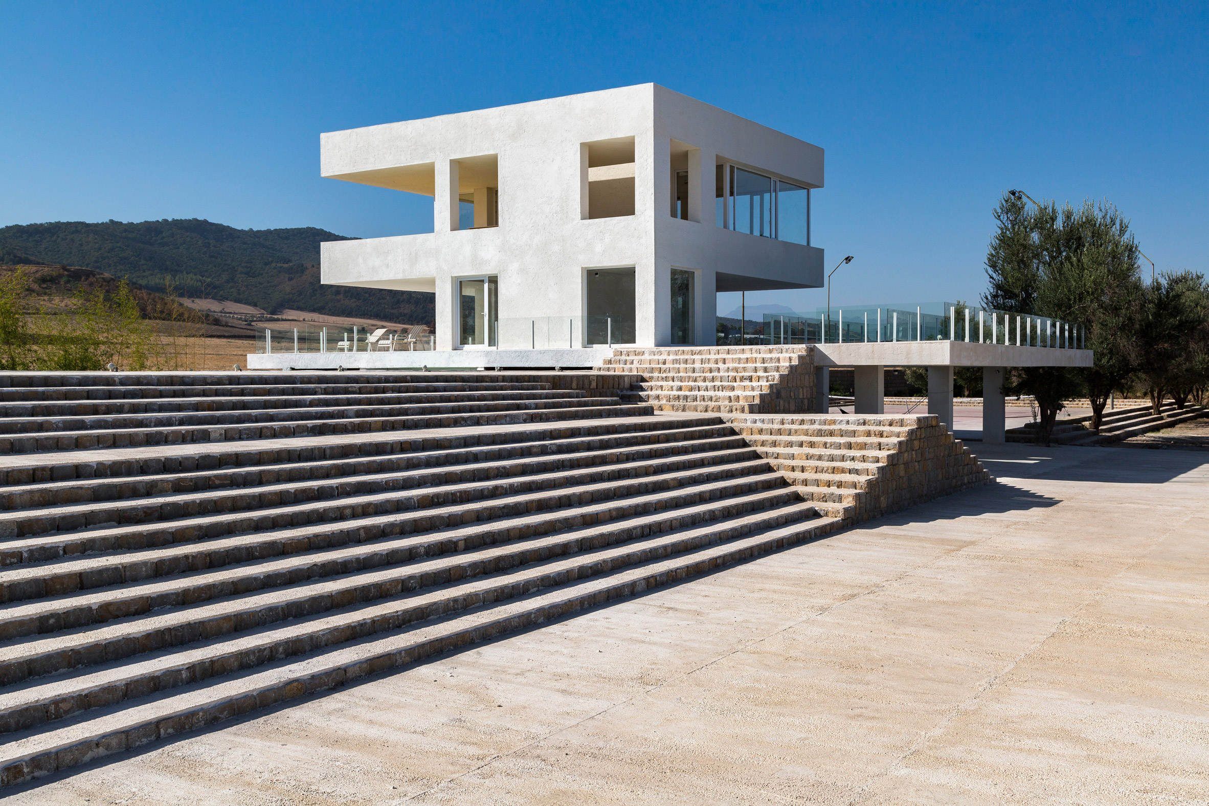 Zav Architects designs Iranian house as a belvedere featuring open-air viewing platforms-2