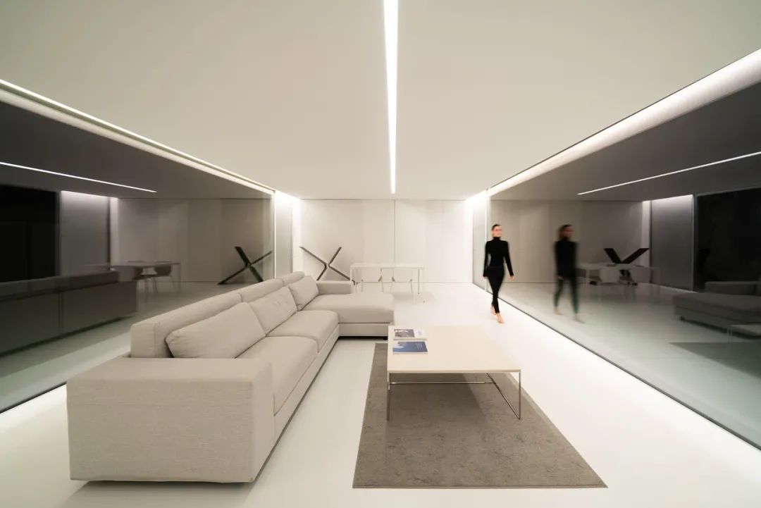 瓦伦西亚纯白极简美学私宅丨Fran Silvestre Arquitectos-0