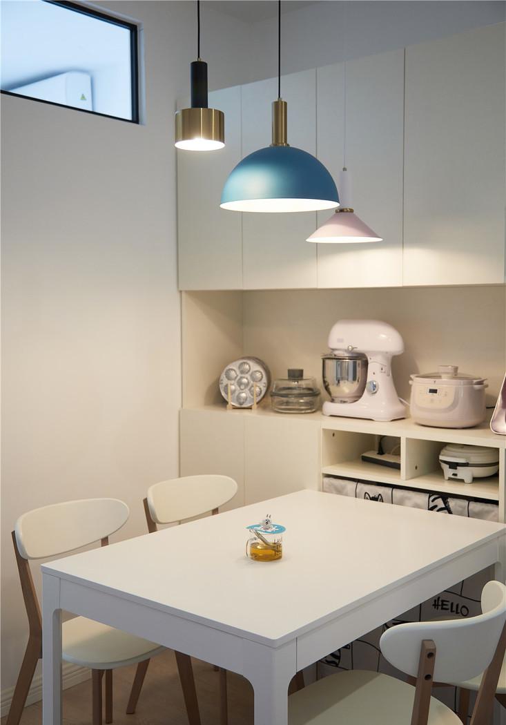 70㎡北欧风小户型极限改造,实用收纳与自然光线完美融合-30