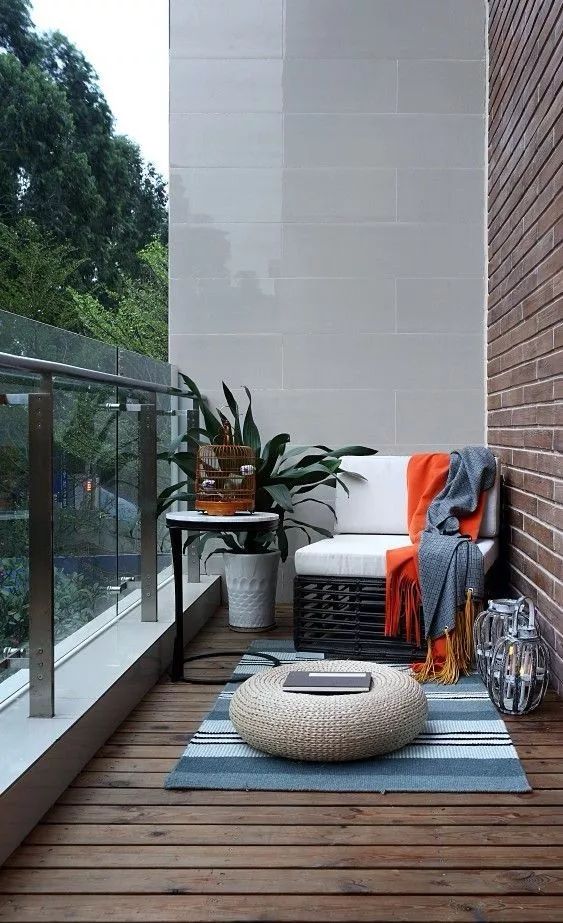 阳台花园设计 | 绿植、木制家具与自然光线-30