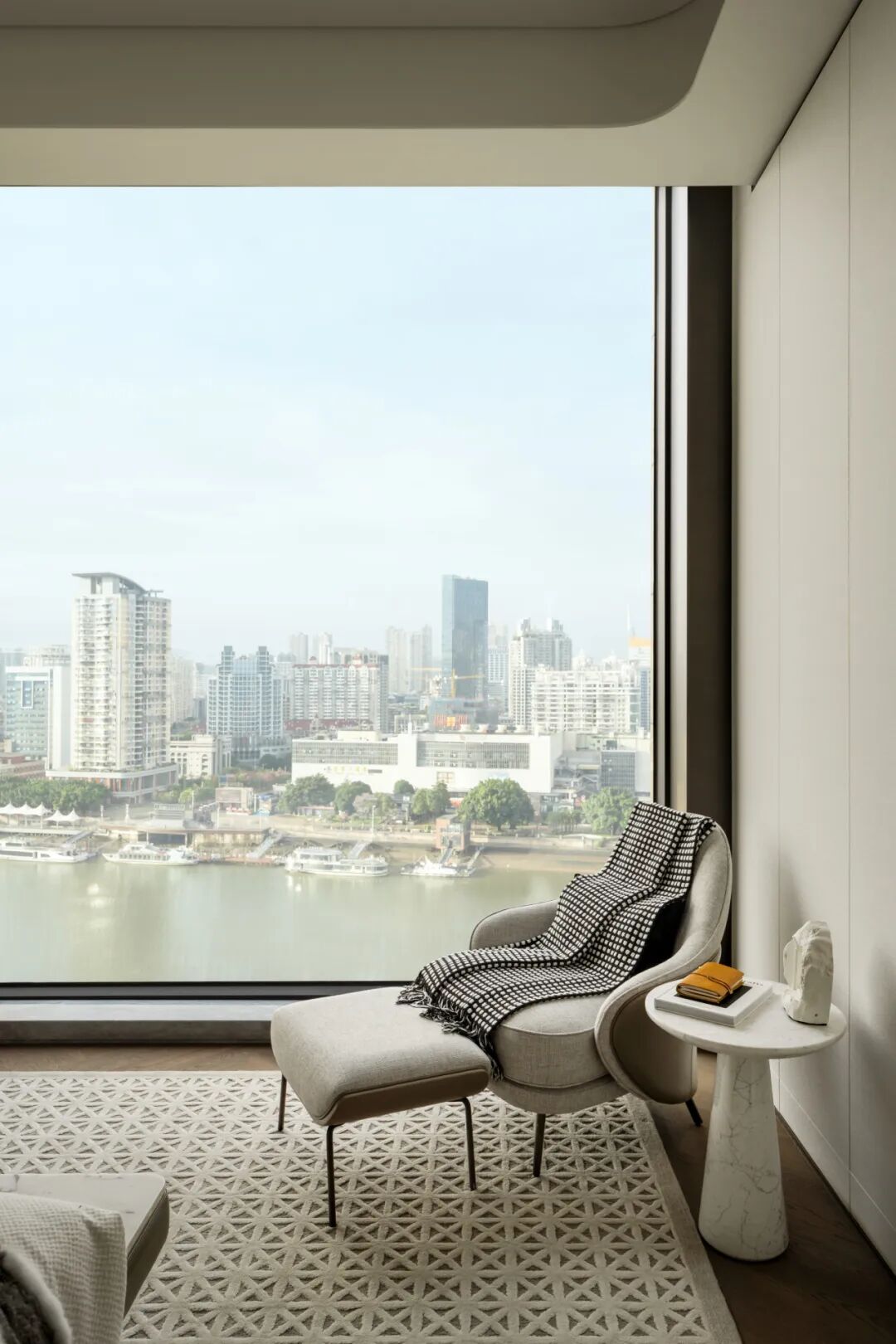 栋三尺设计|依山望江，空间中的精神秩序——现代奢居的仪式与尺度-68