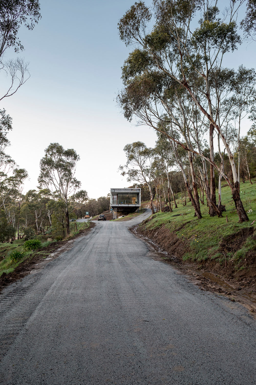 A Long, Narrow House Nestled into the Side of Mount Macedon-2