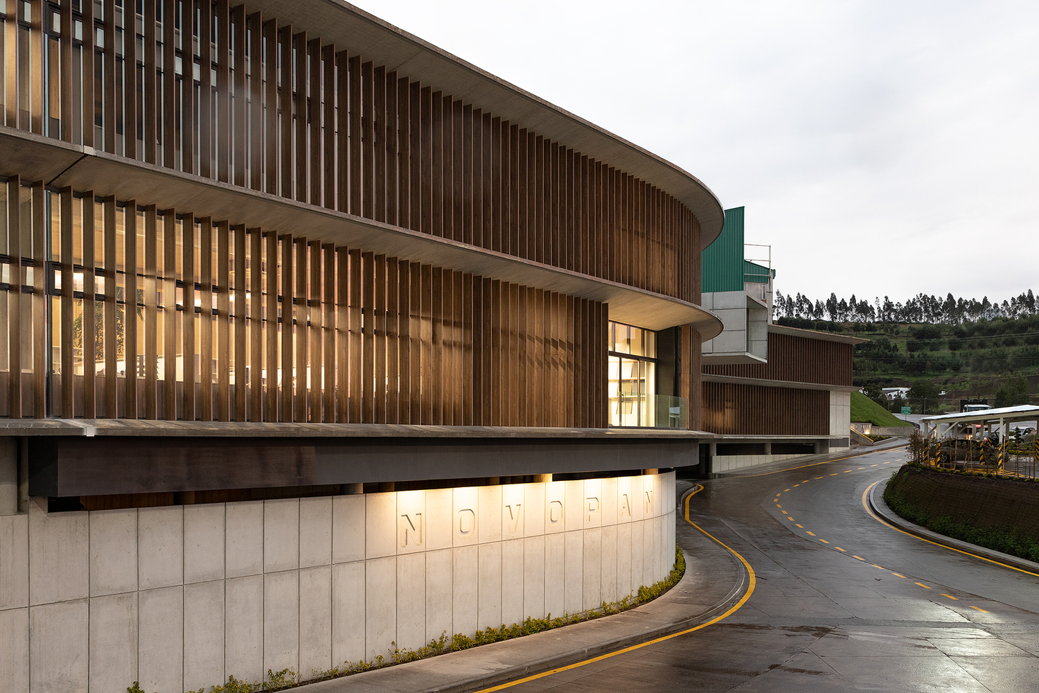 诺沃潘办公室丨厄瓜多尔丨Diez + Muller Arquitectos-28