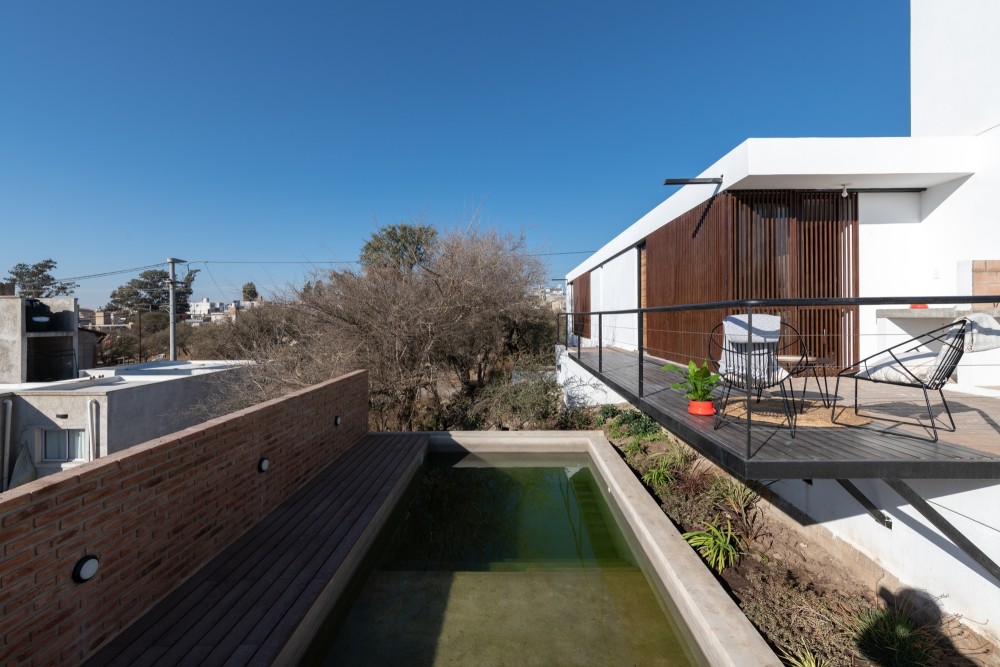 阿根廷山林中的简约住宅设计-30