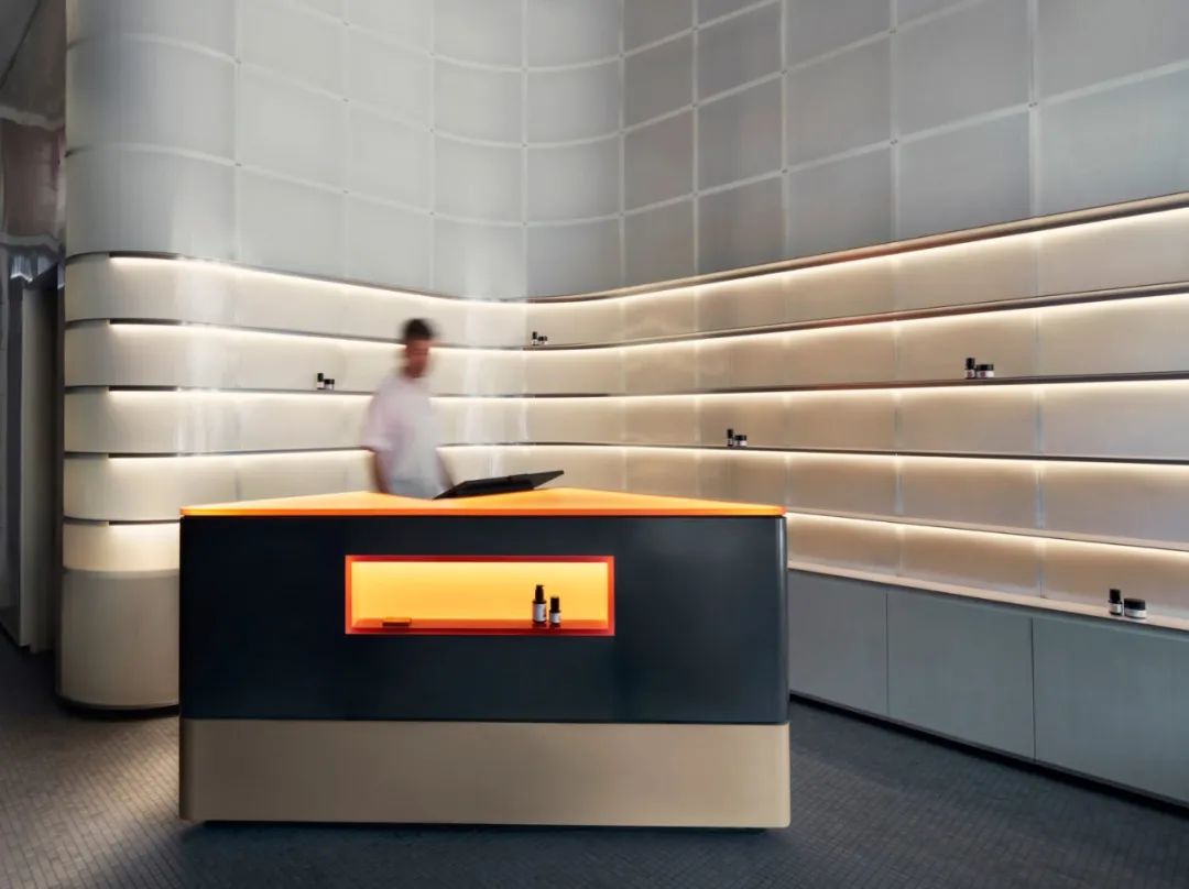 Lilian Von Trapp 珠宝旗舰店设计-0