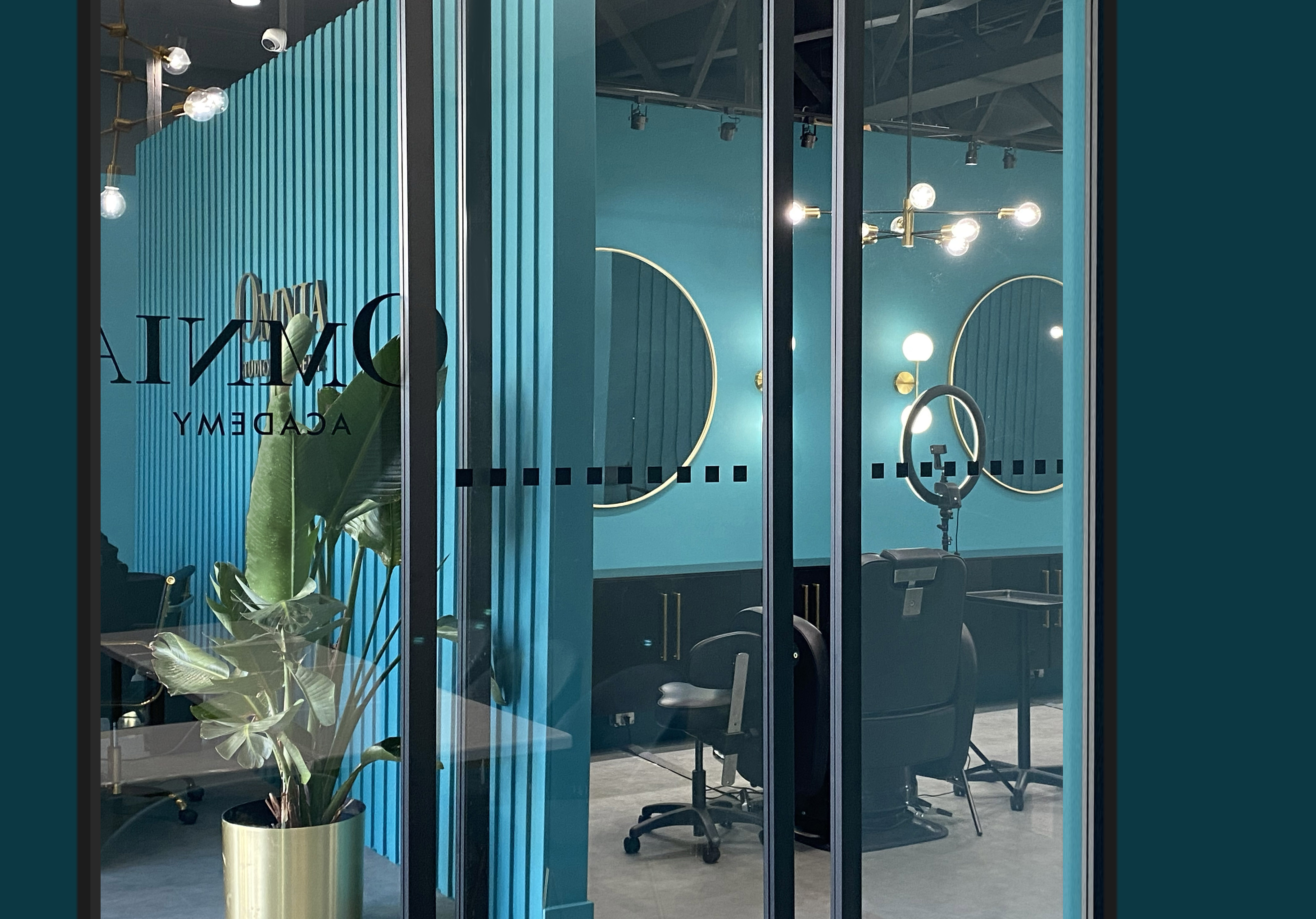 Omnia Lash Spa & boutique-13