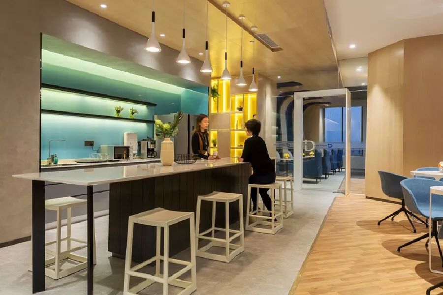 广州德家分公司星光映景办公室 | 现代办公空间新典范-24