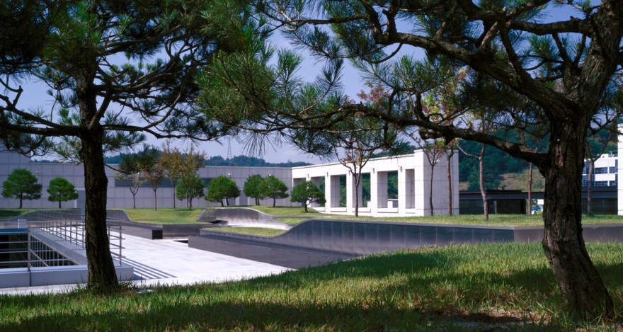 韩国 LG 总部庭院景观 | 竹水石的沉思空间-16