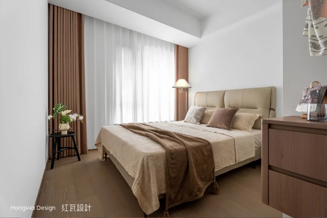 红瓦设计·实景案例丨131㎡精装改现代简约，双移门后居然暗藏玄机，这样设计多出两间房！-54