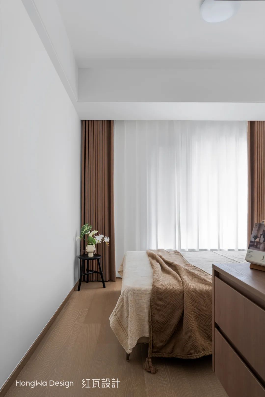 红瓦设计·实景案例丨131㎡精装改现代简约，双移门后居然暗藏玄机，这样设计多出两间房！-55