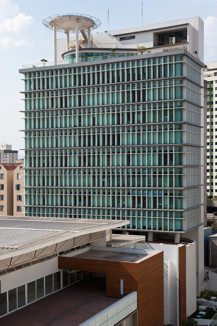 巴西 EscritórioBACCO Arquitetos 的现代化绿色总部设计-2