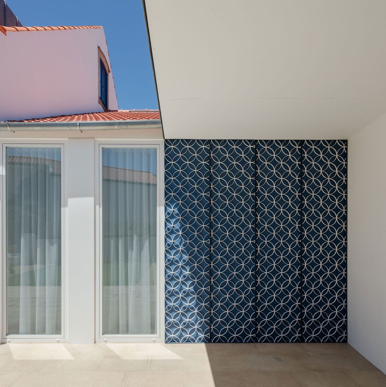 葡萄牙奥瓦城市翻新住宅，内外兼修的现代美学-55