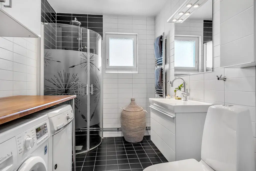 巧妙隐藏冰箱的开放式厨房设计-15