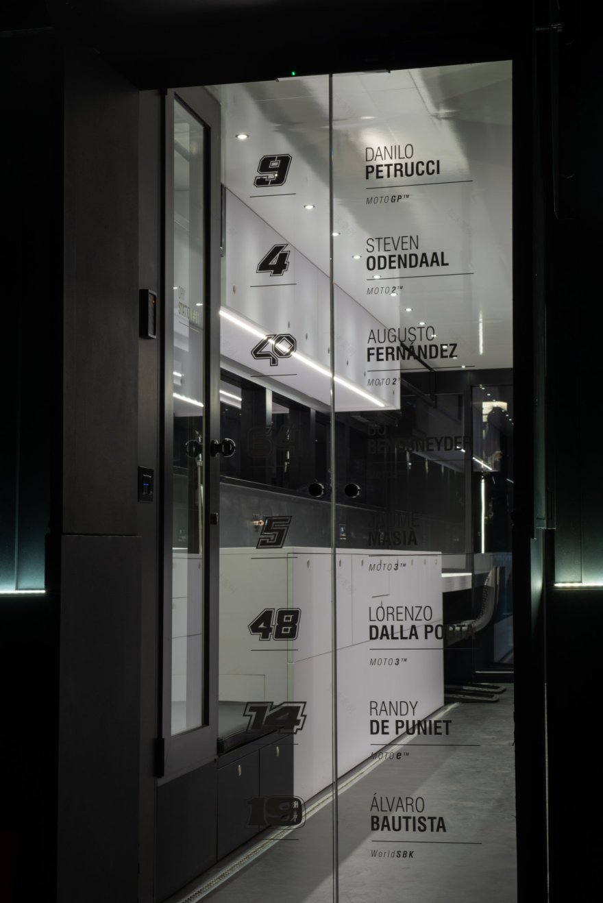 REV'IT! 赛车技术中心丨Martijn Frank Dirks-12