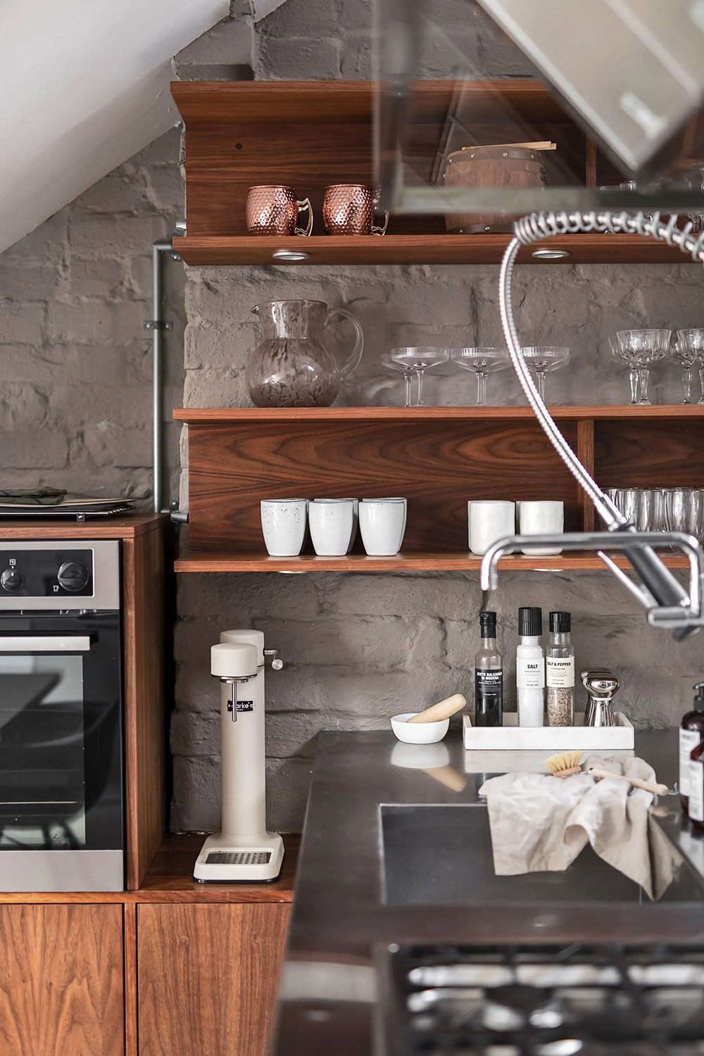 百年砖墙的现代阁楼公寓-10