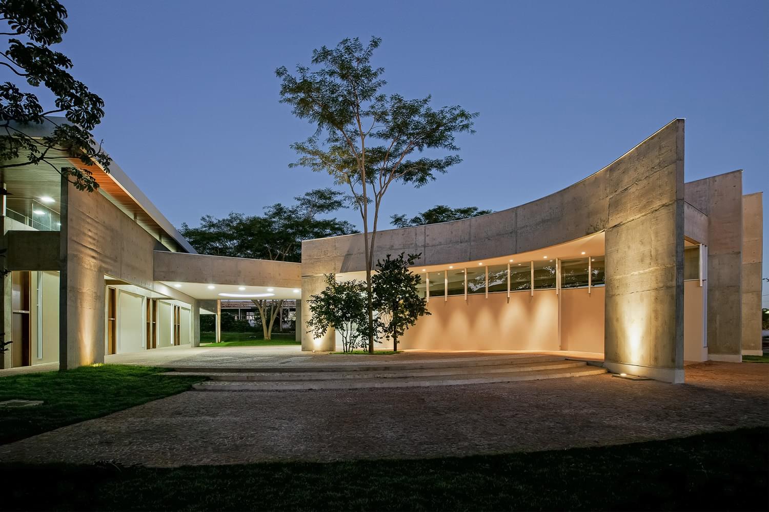 巴西 Campo Grande 高等法律学校建筑-1