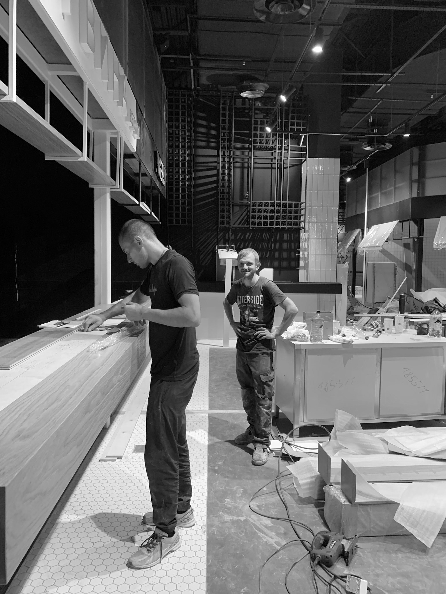 一杯葡萄酒和量杯角落丨俄罗斯圣彼得堡丨Marat Mazur-61