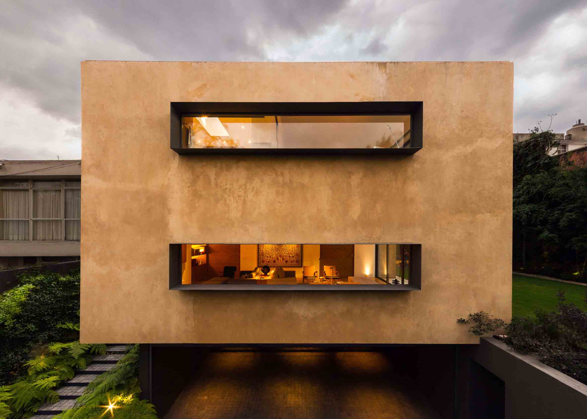 Andres Stebelski elevates clay "cube-shaped" house near Mexico City wood-0