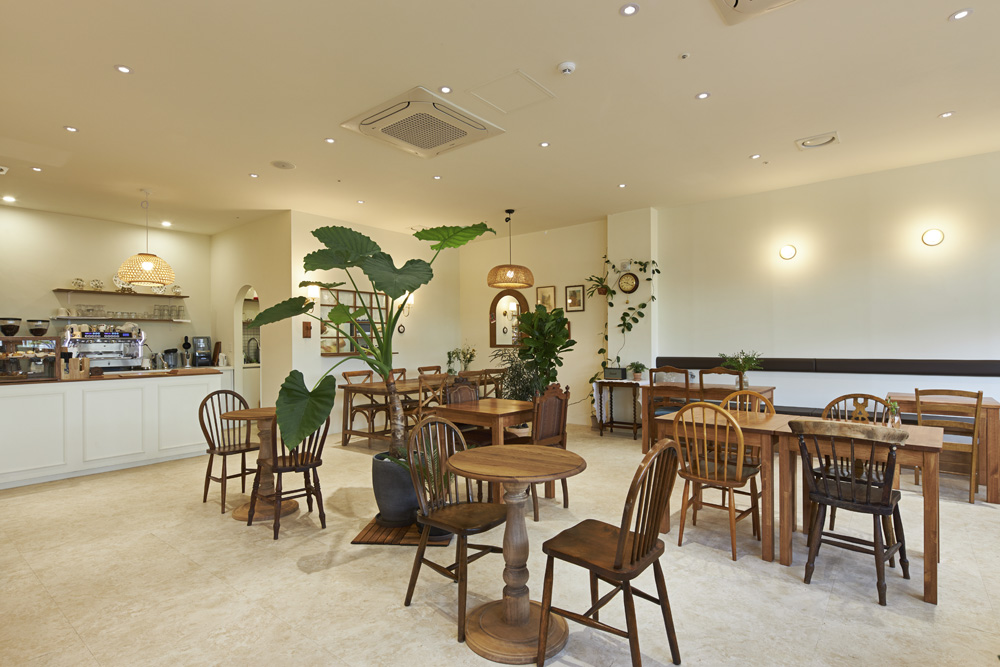 简约 25 坪咖啡店，展现白色木质空间魅力-8