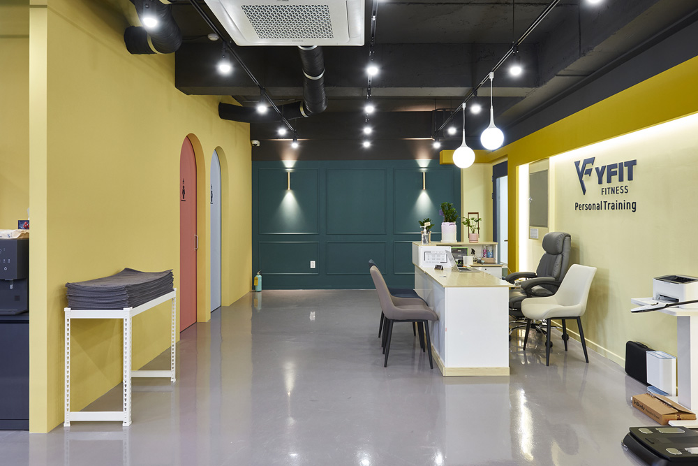 “韩国 YFIT 健身中心，色彩斑斓的室内设计引人注目”-12