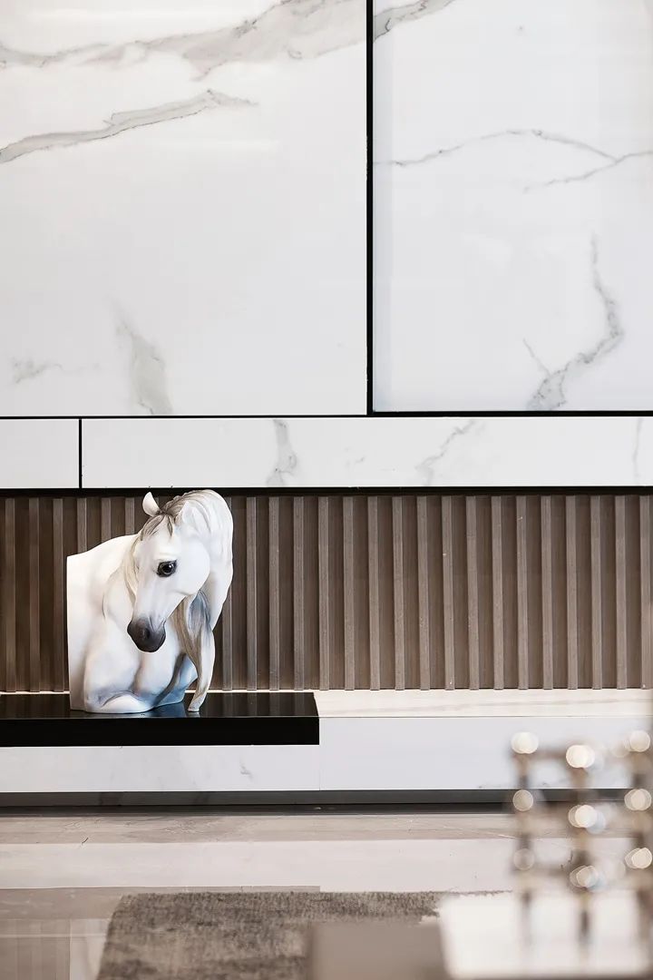 现代轻奢样板间,克莱因蓝演绎极致简约-4