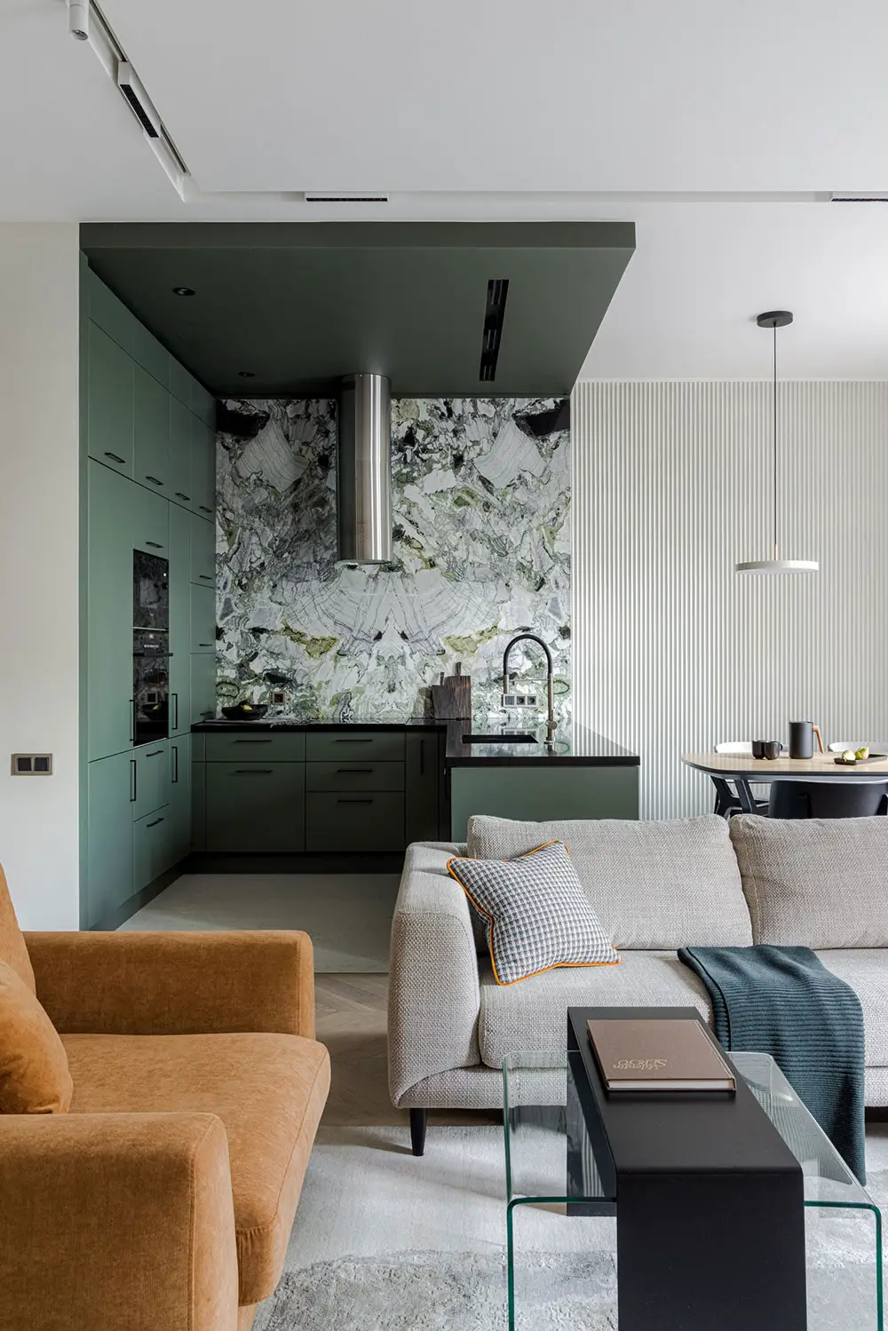 独特绿角厨房，打破平凡的现代设计公寓-2