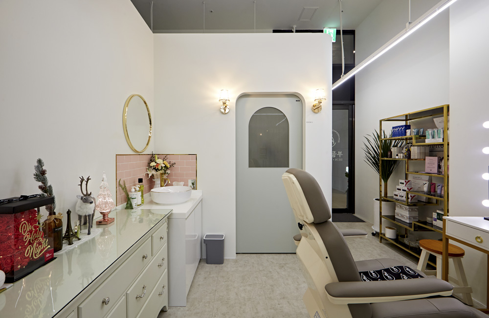 现代简约风 12 平米网购小店室内设计案例-4