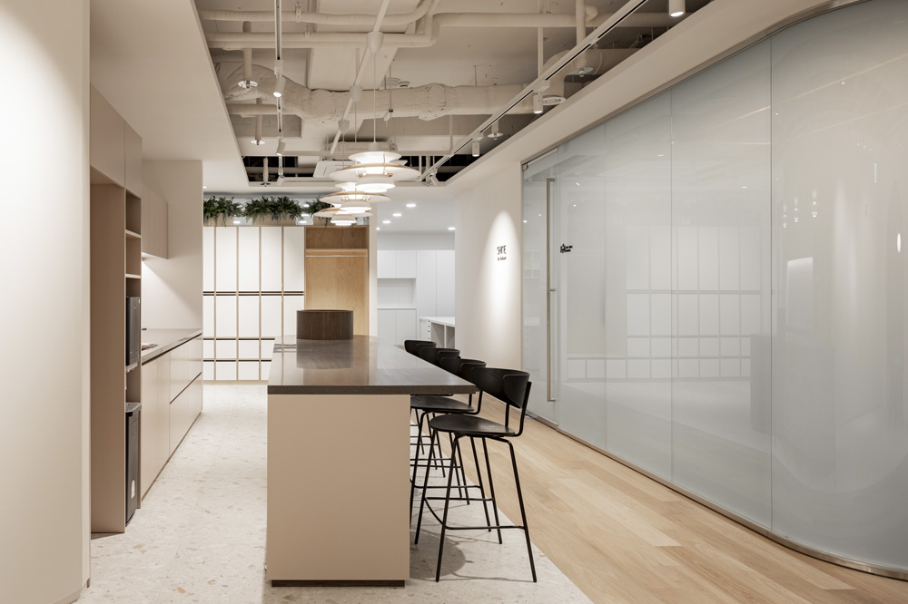 白色与木质的优雅融合 | 53 度商务办公室设计-7