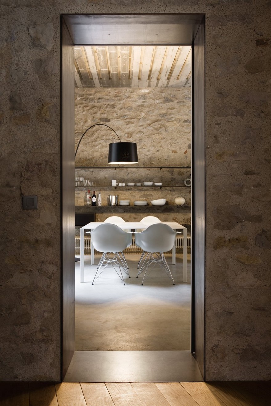 Medieval House Gets a Contemporary Renovation in Catalonia-15