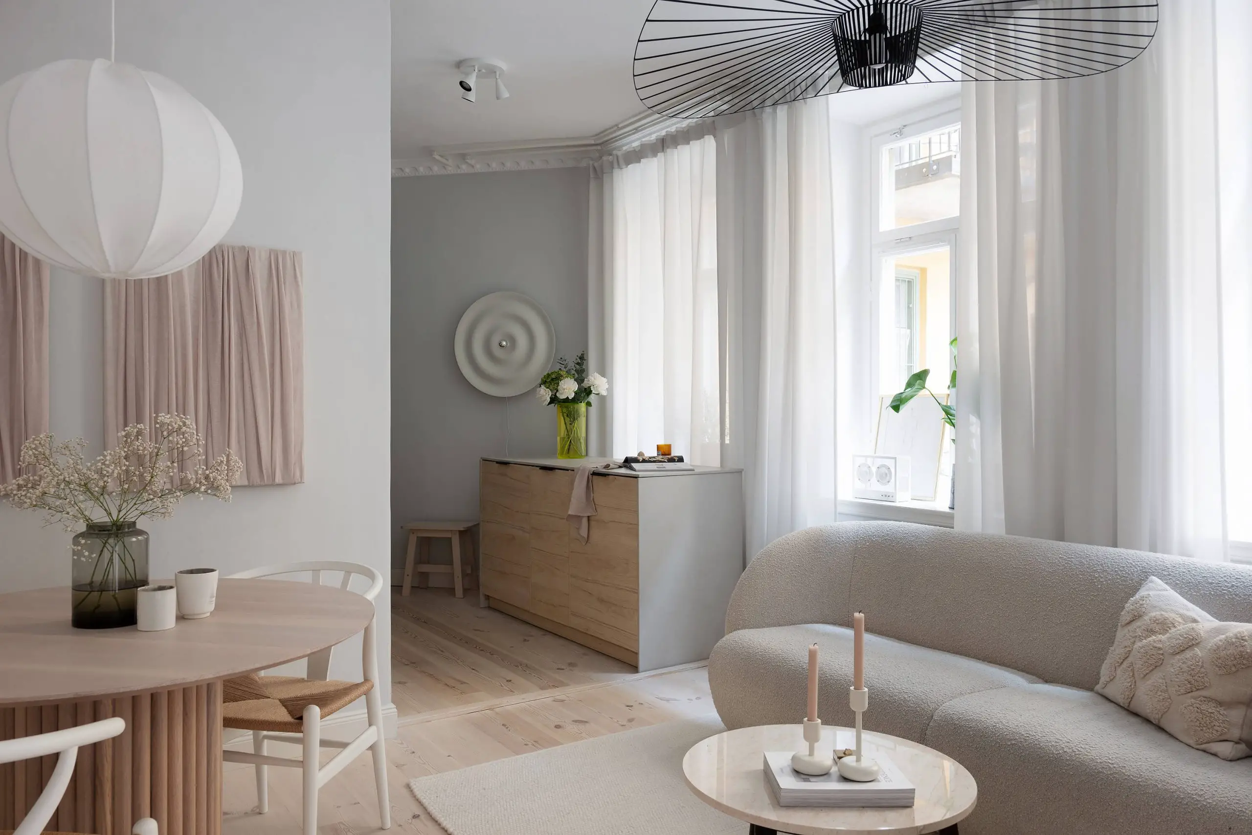 38m2 瑞典小公寓，色彩对比鲜明，家影院设计独特-1