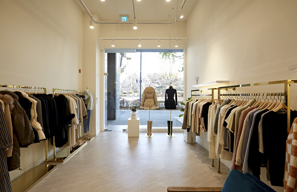 11 坪时尚服饰店 | 现代简约风的空间艺术-8