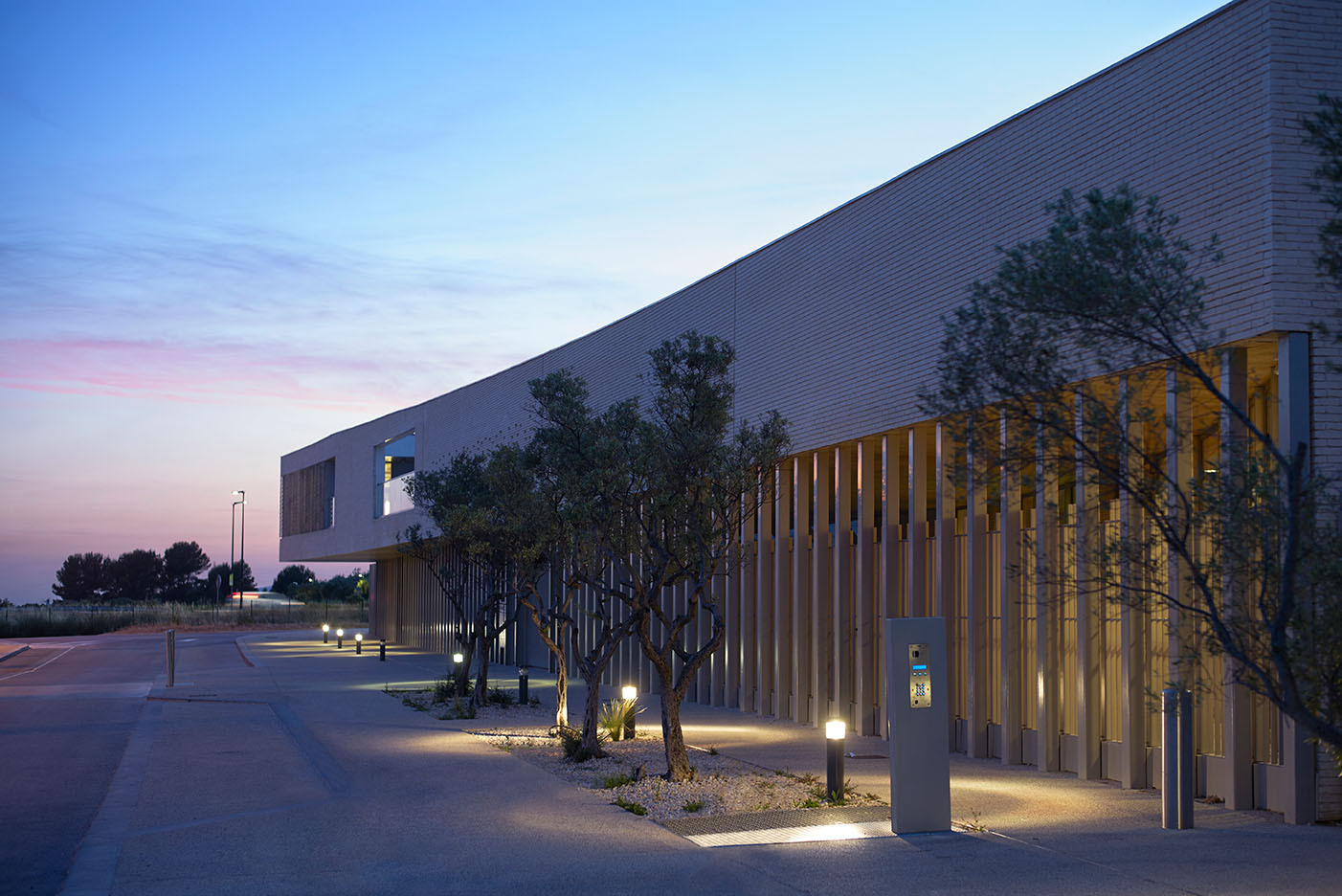 法国 Pomme de Pin 学校建筑群 | 室内景观丰富，融入自然-59