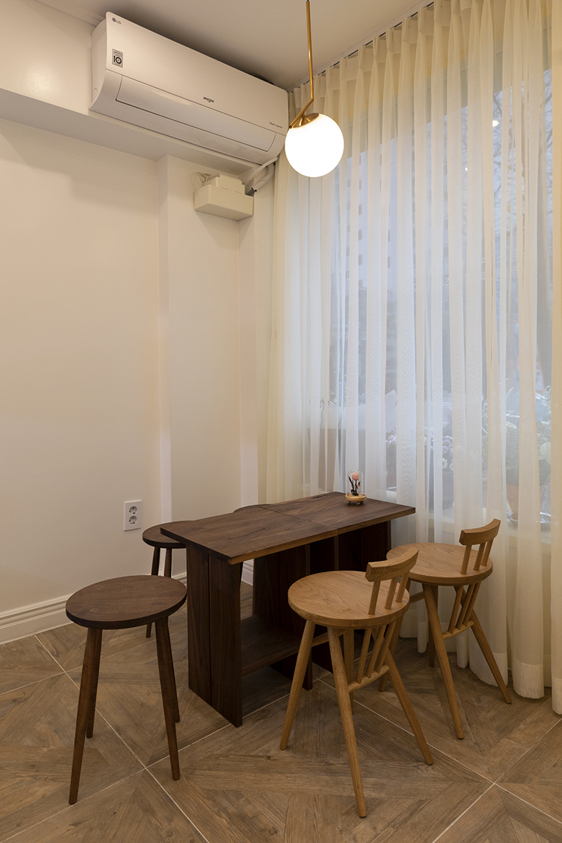 简约清新八平米甜品咖啡厅-7