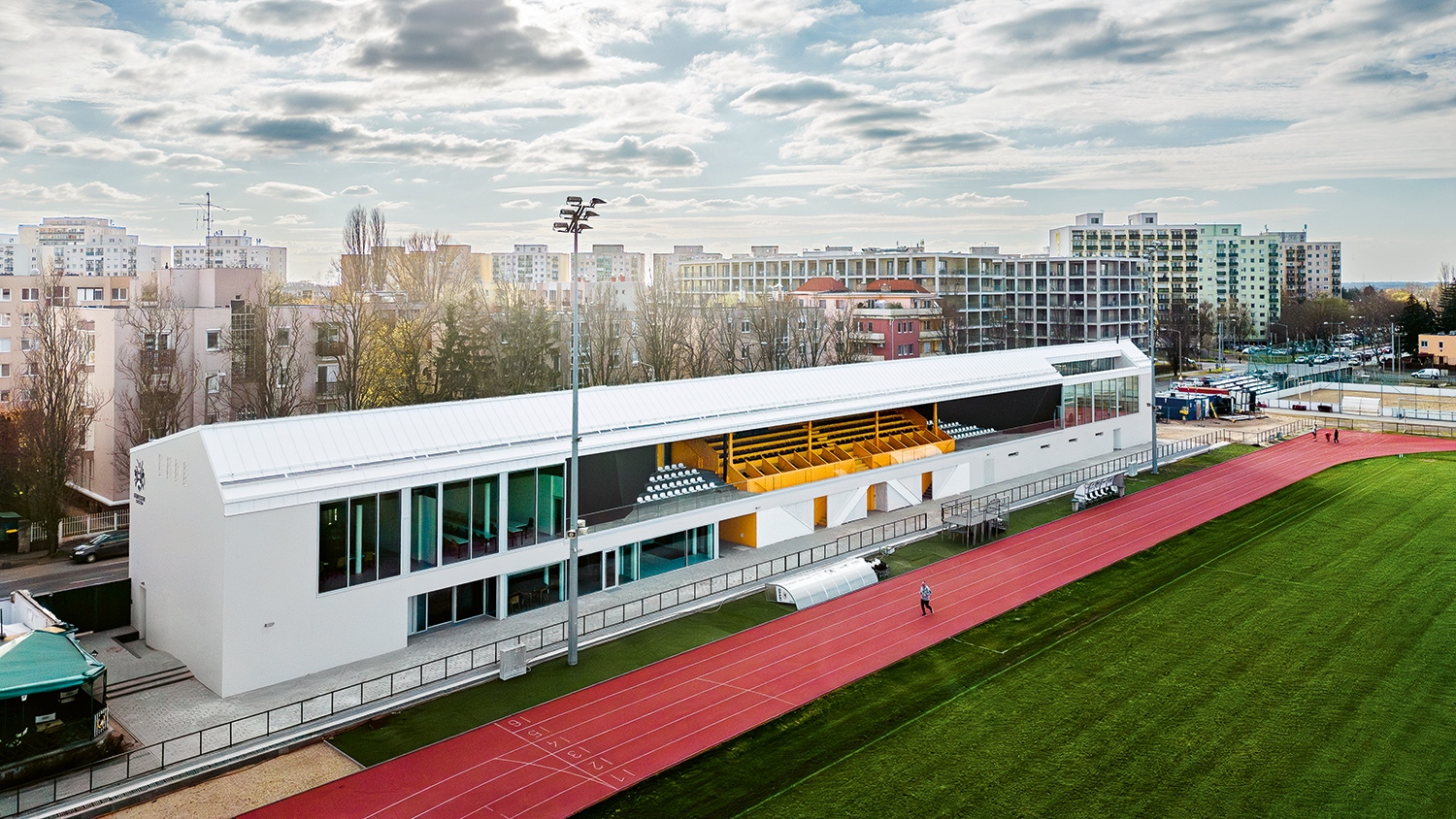 DEAC现有观景楼翻新扩建为多功能建筑丨Biró és Társa Építésziroda Kft.-5