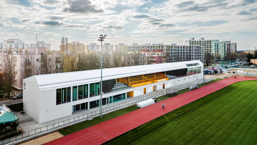 DEAC现有观景楼翻新扩建为多功能建筑丨Biró és Társa Építésziroda Kft.-5