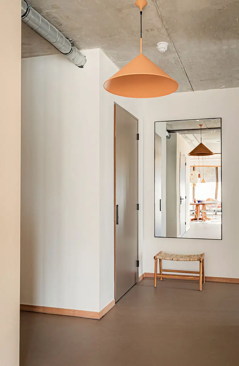 荷兰北海岸的木质自然酒店设计-12