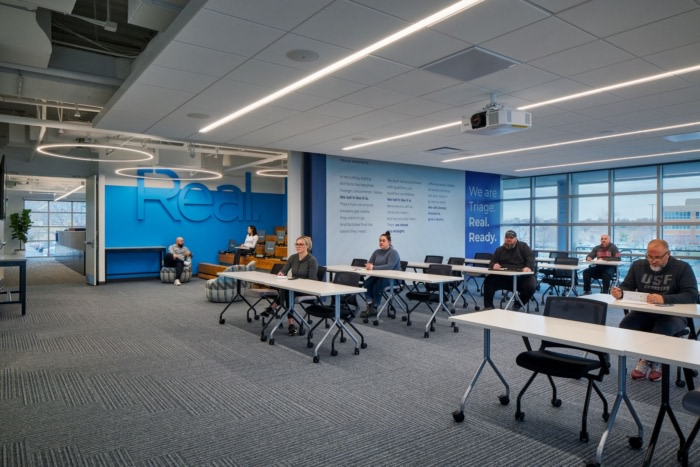 分诊人员配置办公室丨美国奥马哈丨LEO A DALY-22