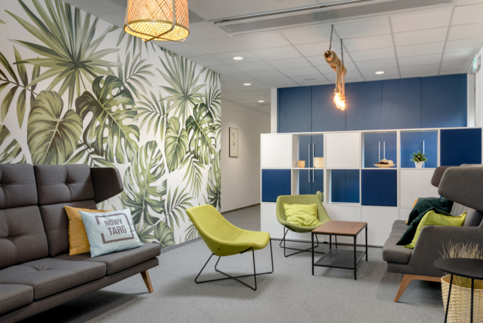 波兰 Fresenius 办公室设计 | 现代、实用、人性化-13