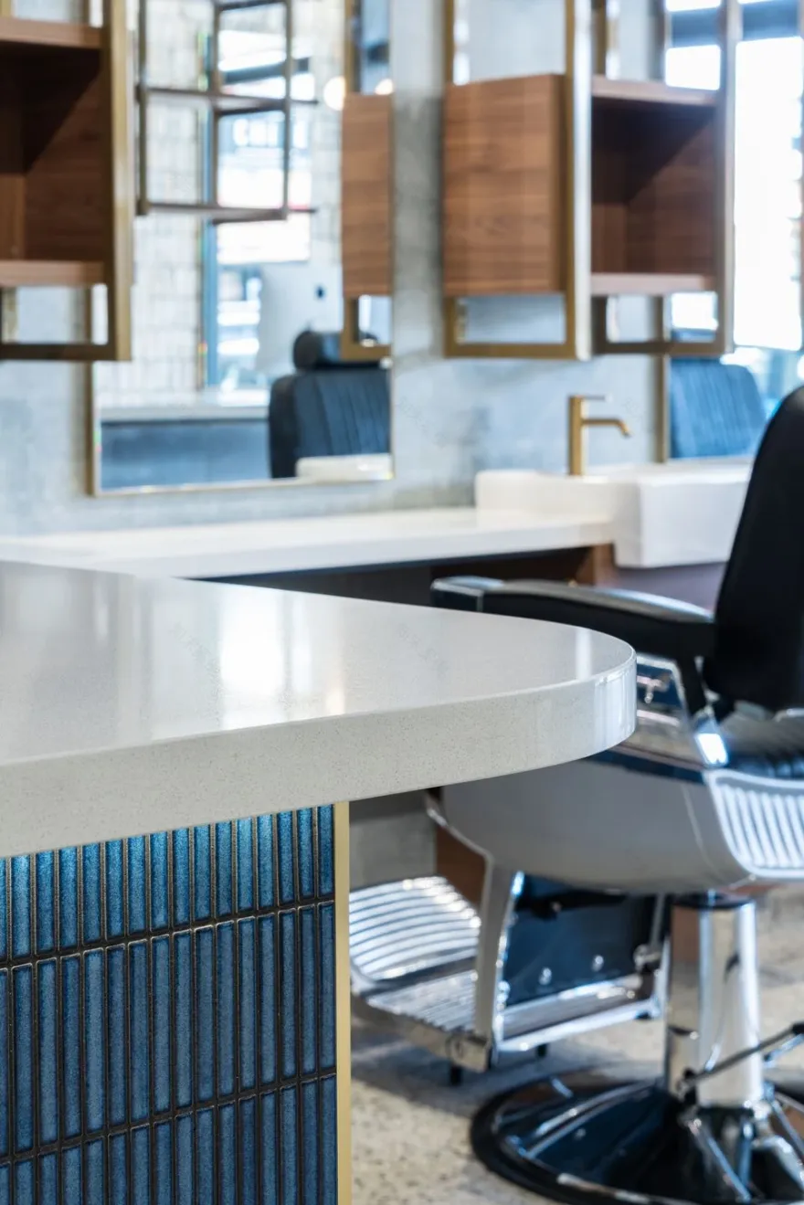 轮廓分明发型沙龙-37