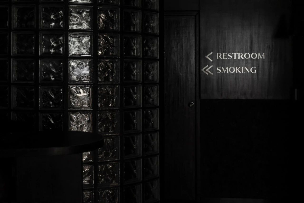 暗黑式混凝土结构鸡尾酒吧设计丨印度新德里丨RENESA ARCHITECTURE DESIGN-17