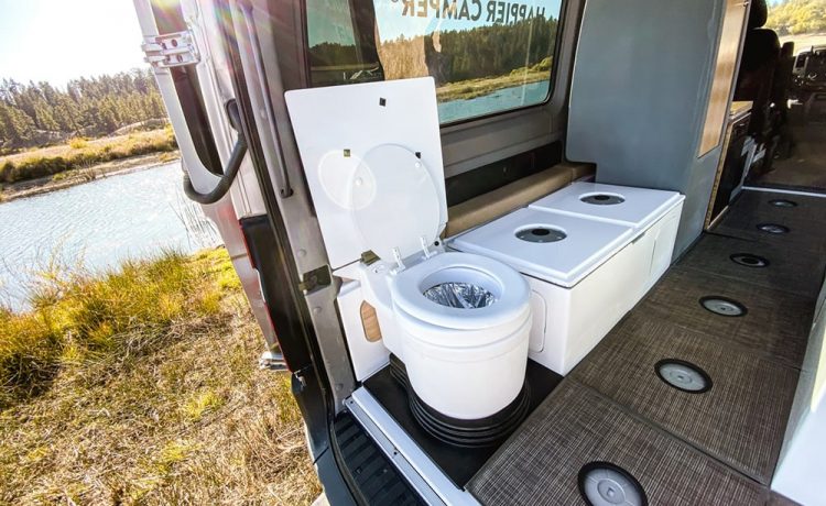 Happier Adaptiv 模块化厢式货车内饰设计丨Happier Camper-17