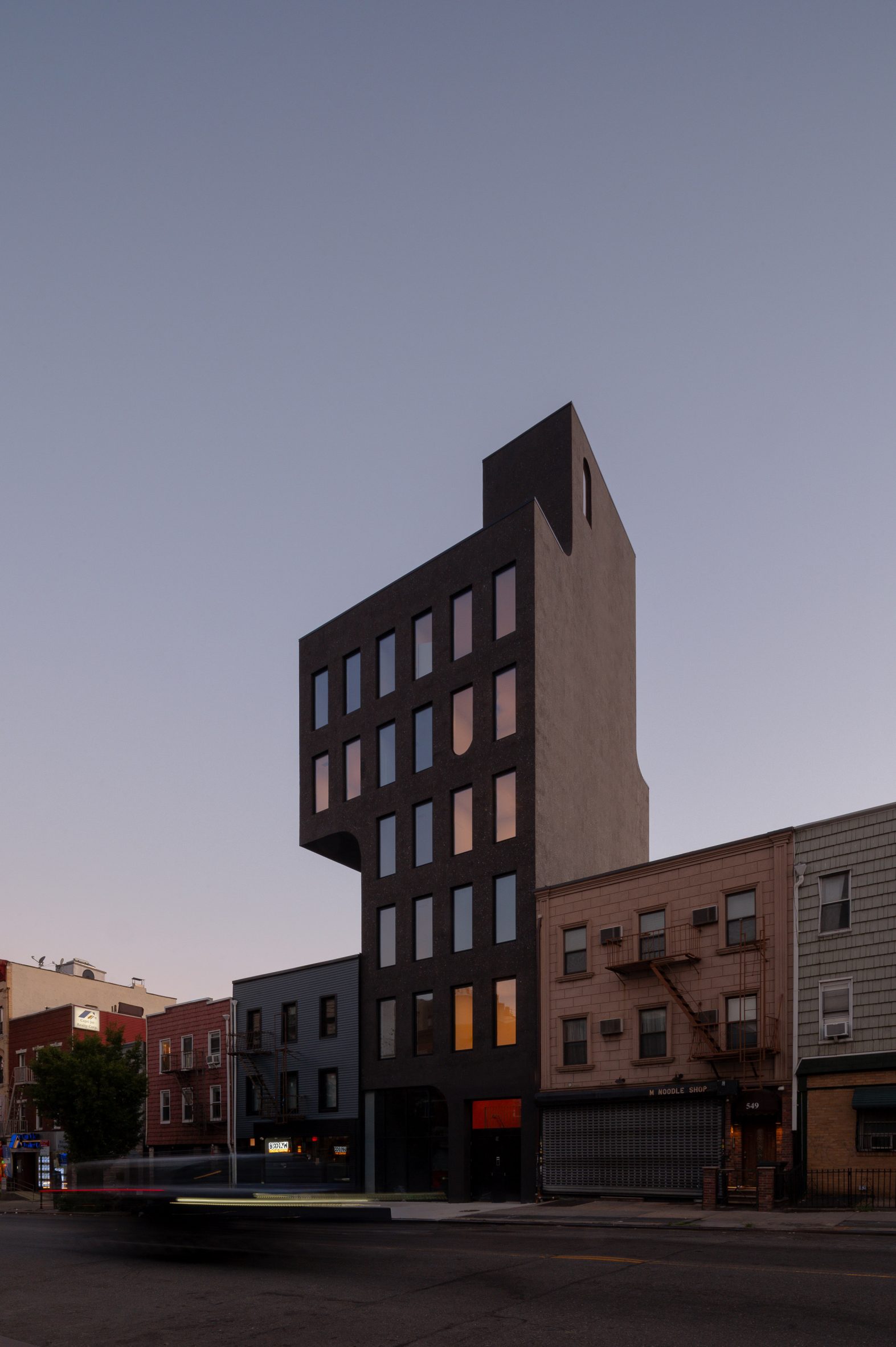 大都会545号（需结合具体语境，若Metropolitan有更合适的特定指代，需相应调整，这里按常见地址表述翻译） 丨Commoncraft-3